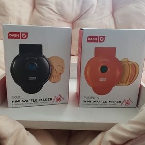 2 Mini Waffle Makers